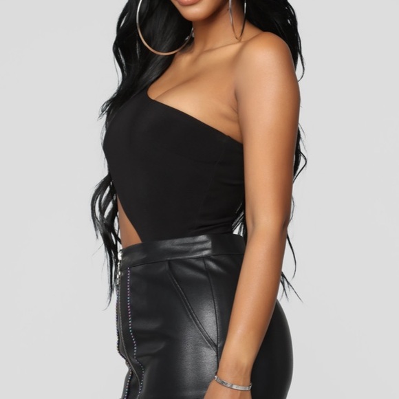 FashionNova Asymmetrical Cut-Out Bodysuit - Picture 4 of 6